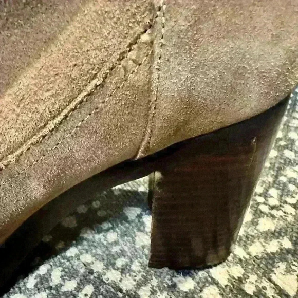 Ralph Lauren Gray Suede Leather Heeled Boots, size 9.5 - Picture 4 of 7